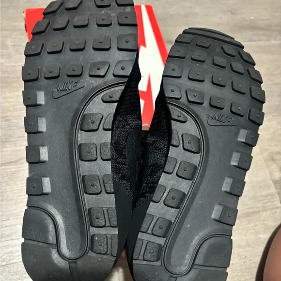 Nike women Black and Gray Athletic Shoes - Picture 9 of 12